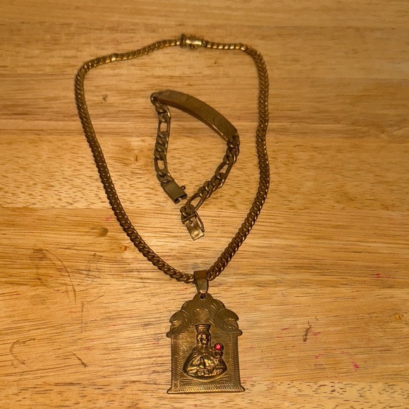 Gold Pendant Necklace and Bracelet Set - Picture 8 of 13